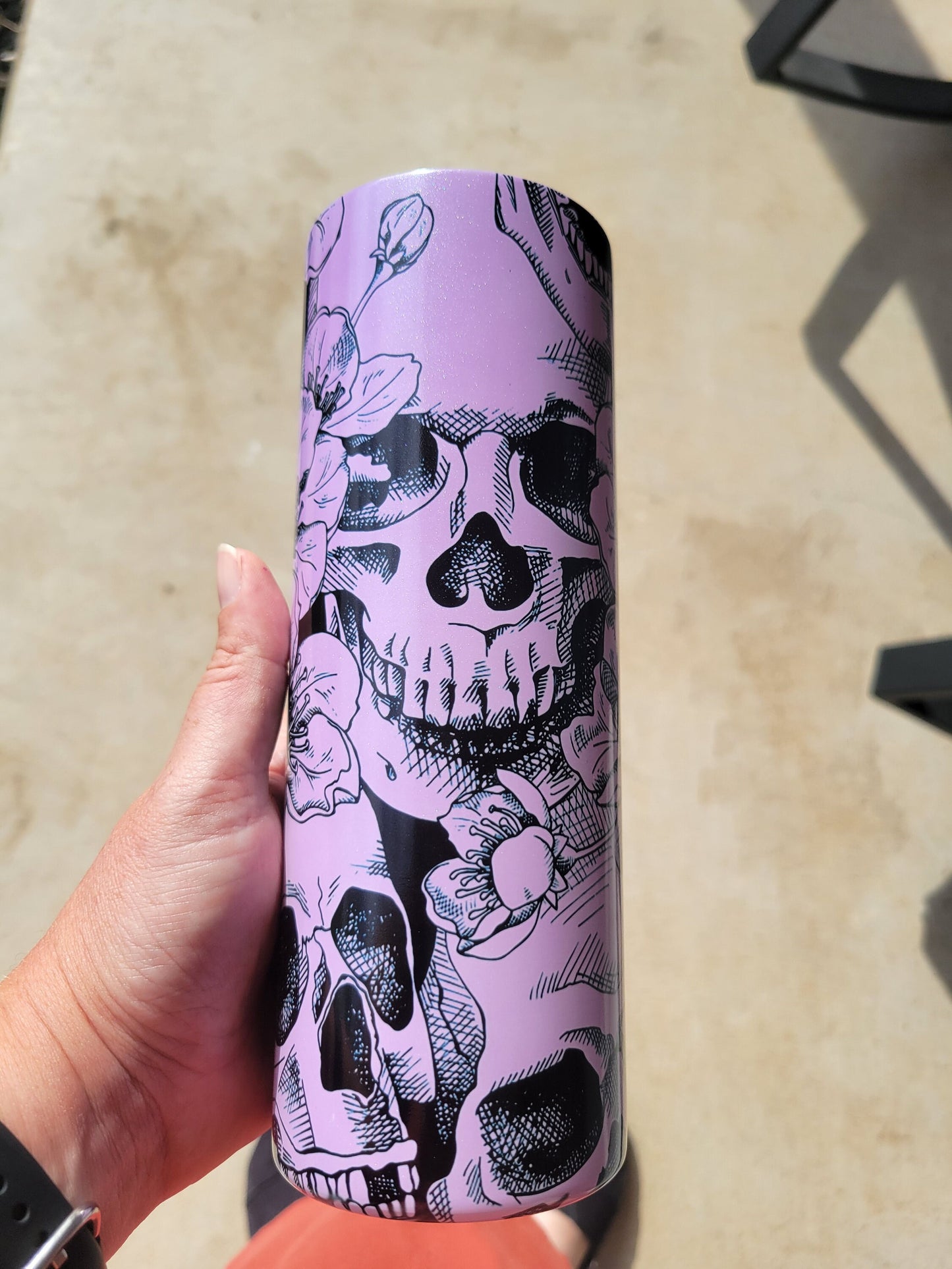 Skulls**flowers**black and white**uv changing**purple uv** 20oz**Tumbler**