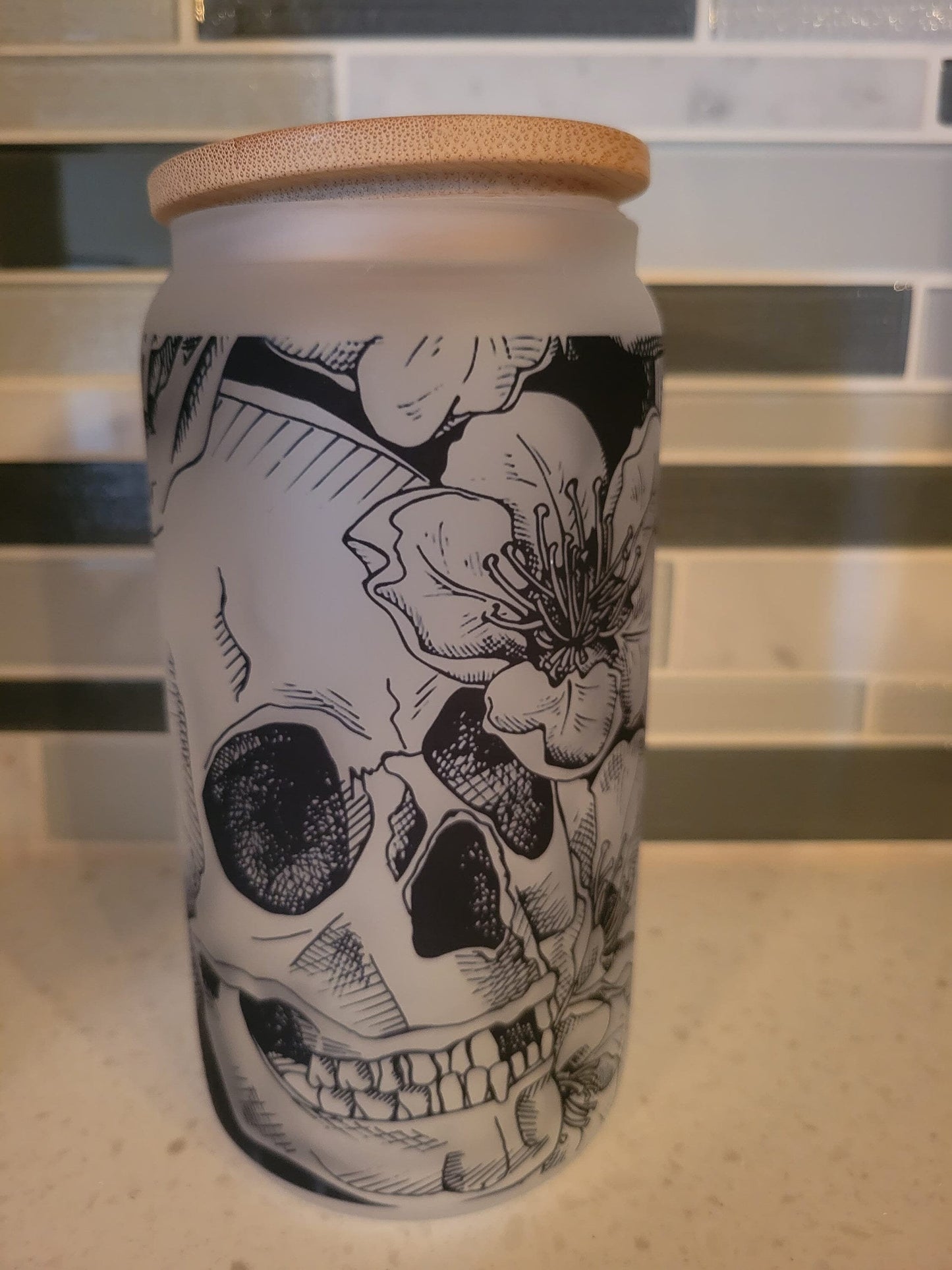 16 oz frosted cup glass**skulls**Roses**Flowers**Black and White**cold cup**reusable cup** cup with lid and straw**Beer cup*