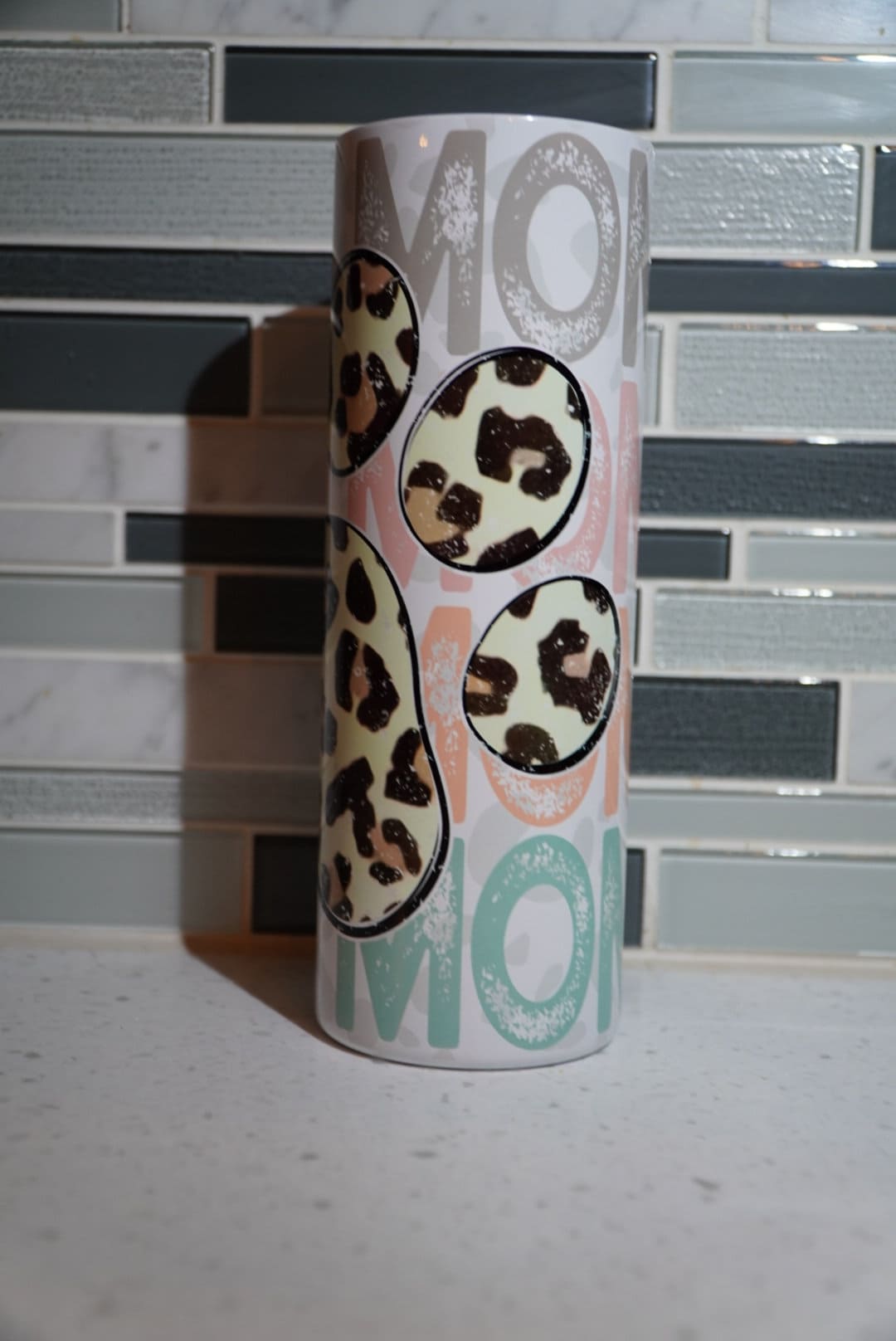 Dog mom ** 20 oz Skinny Tumbler**